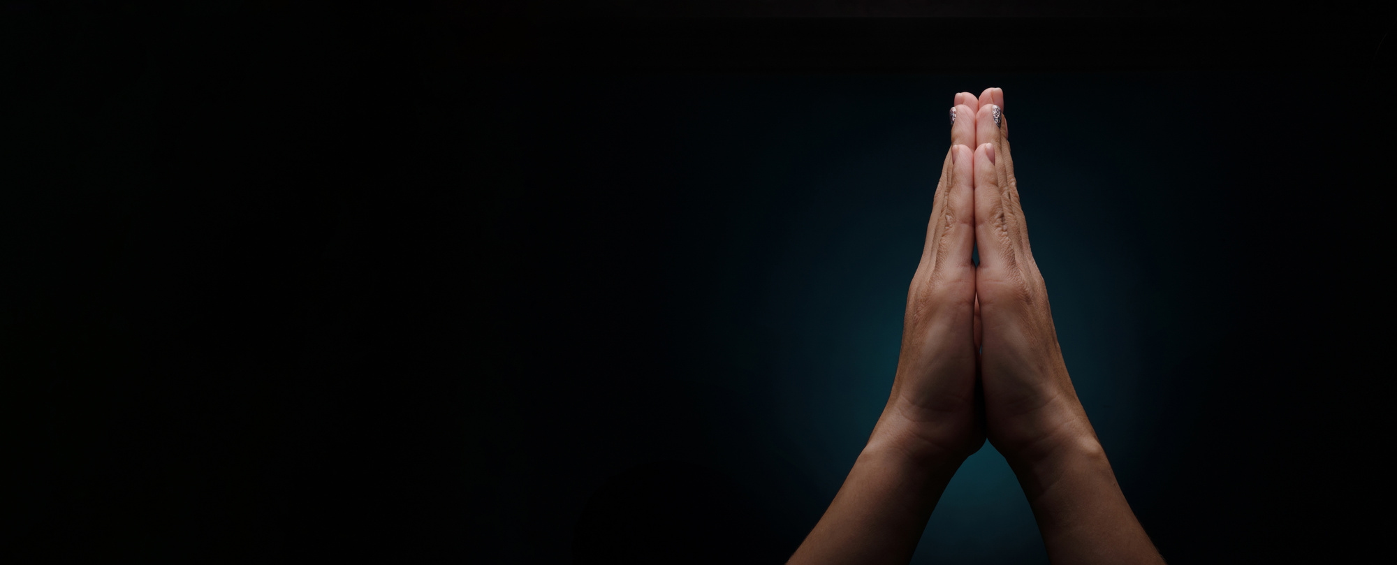 hands prayer panoramic